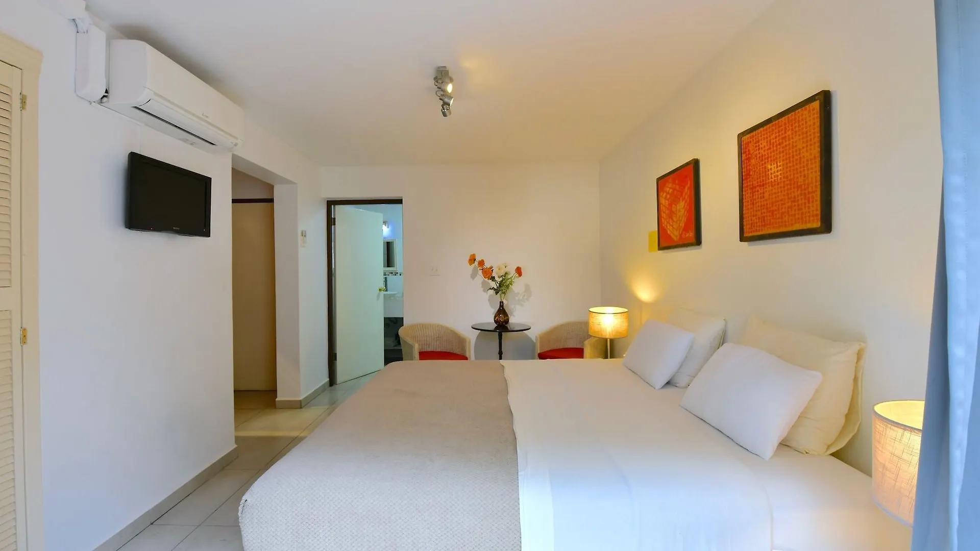 אורנג'סטאד Wonders Boutique Hotel ארובה
