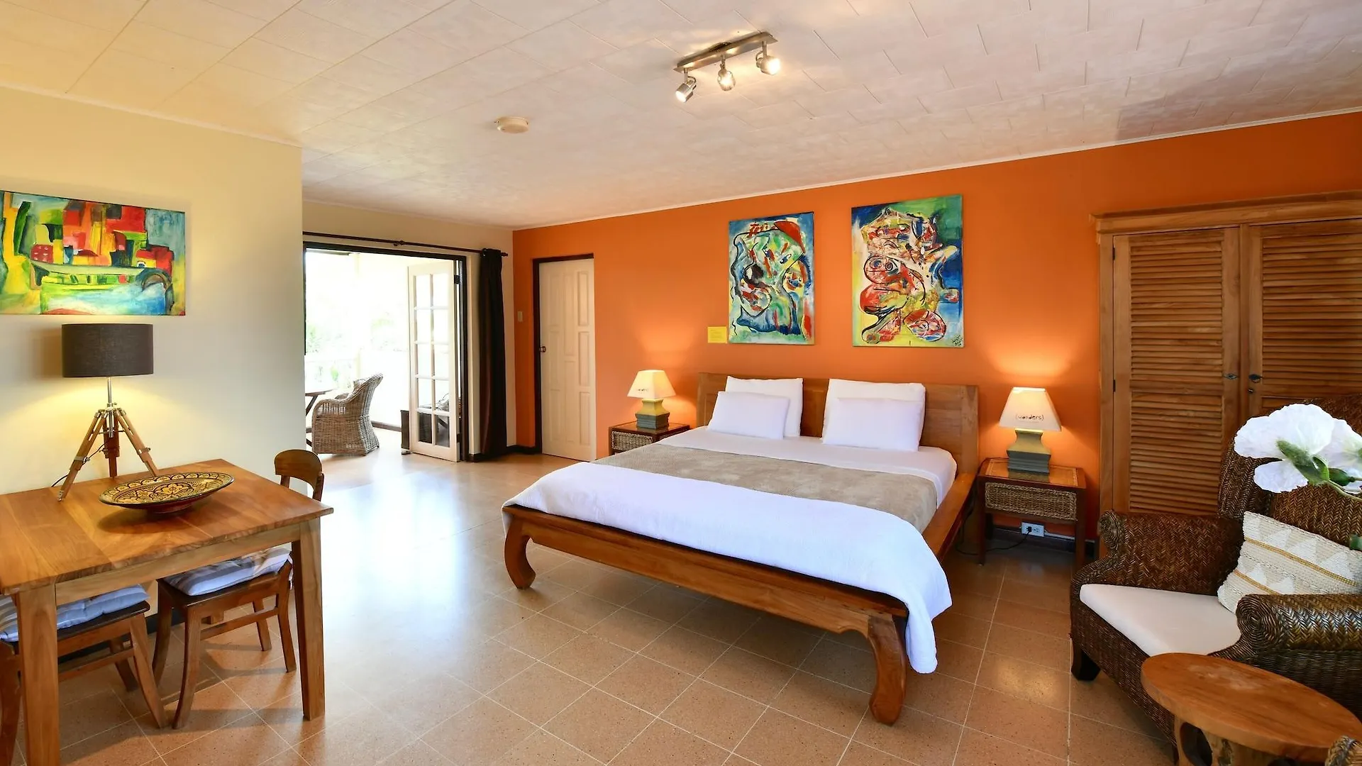 אורנג'סטאד Wonders Boutique Hotel 3*,  ארובה